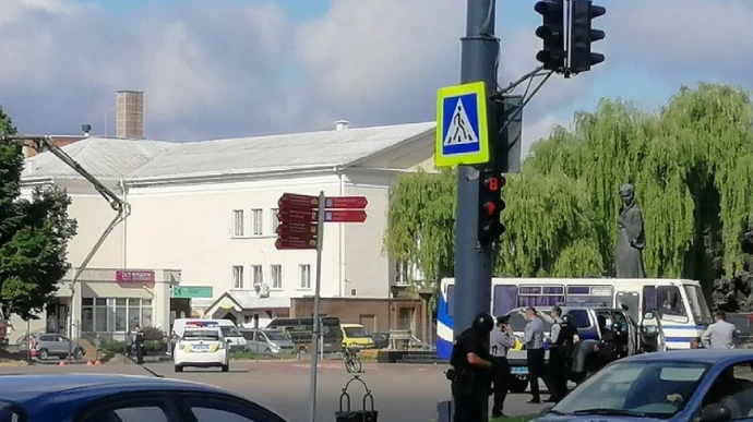 У Луцьку звільнили трьох заручників терориста