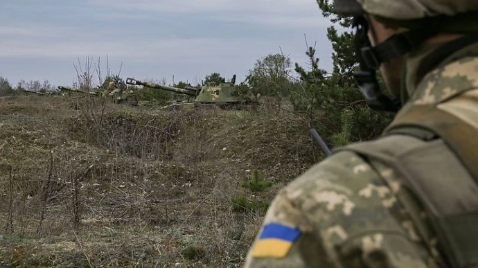 Війна на Донбасі: окупанти гатять з важкого озброєння, втрат немає
