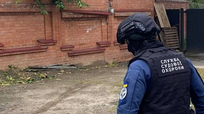 У дворі ВАКС стався вибух, суд заявив про втручання в правосуддя