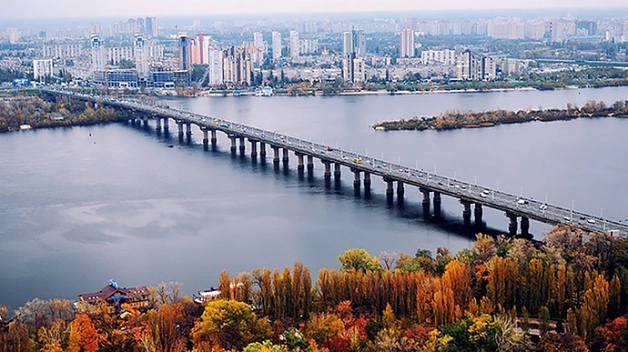 У неділю до ранку понеділка обмежать рух на мосту Патона