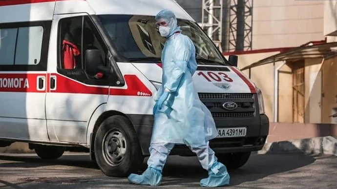 Черговий антирекорд: в Україні 2 328 випадків коронавірусу за добу