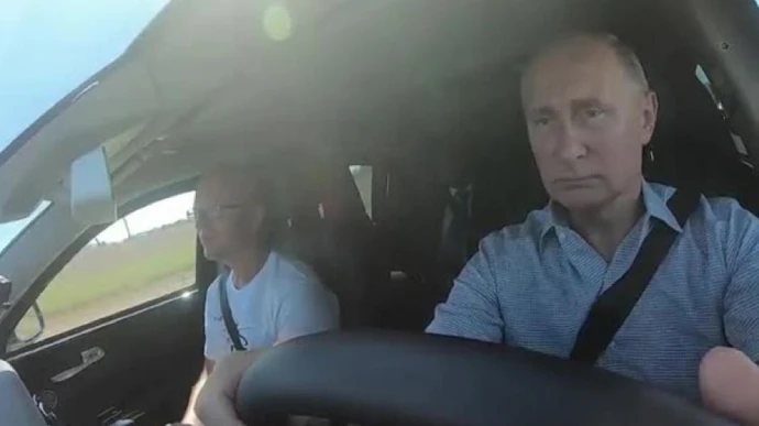 Путін знову приїхав у Крим: МЗС відреагувало нотою протесту