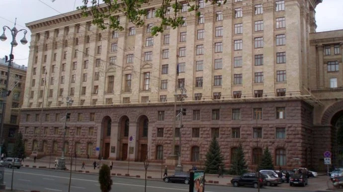 Київрада дозволить киянам безкоштовно паркуватися в себе у дворі у вихідні