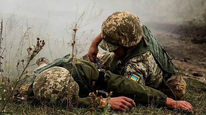 Окупанти на Донбасі поранили ще одного бійця ЗСУ