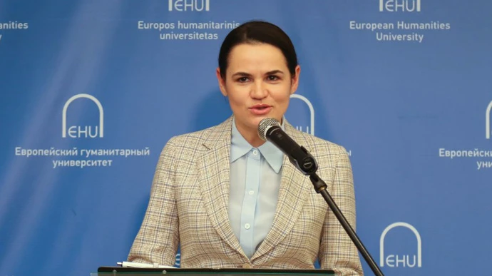 Тихановська – педагогам: Не пускайте невідомих у балаклавах до своїх студентів
