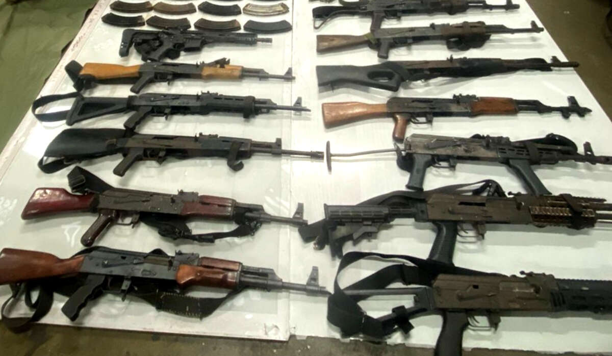 Documental expone cómo 2.5 millones de armas pasaron de EU a México en la última década