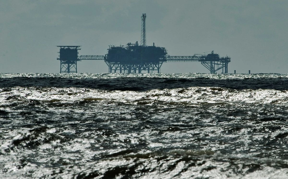 Chevron recibe autorización restringida de EU para operar en Venezuela: Reuters