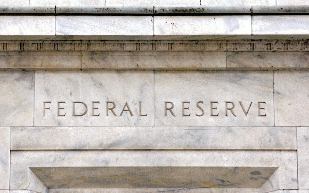 FED mantiene los tipos en su rango; prevé dos recortes este 2025