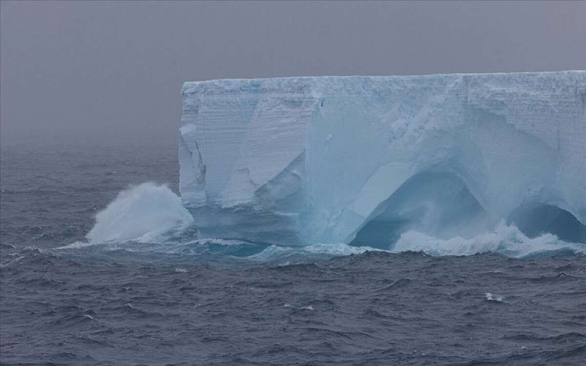 Se va de ‘paseo’ el iceberg más grande y antiguo del mundo | Video