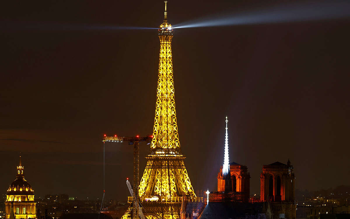 Por qué evacuaron la torre Eiffel este 24 de diciembre