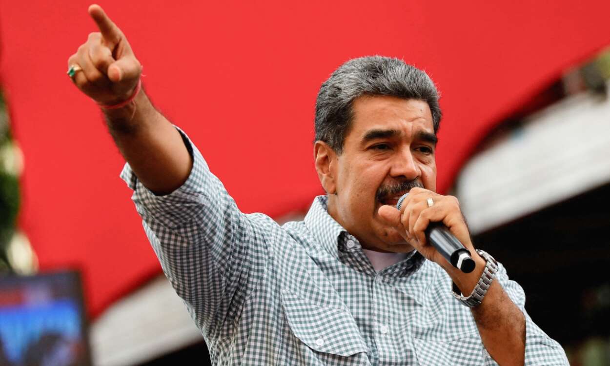 Nicolás Maduro afirma que Machado ‘huyó’ a España; ella lo niega