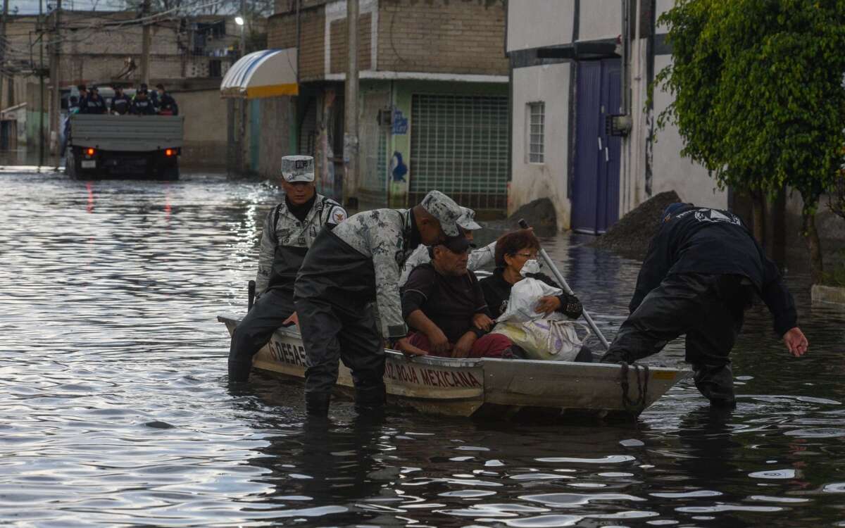 Chalco continúa inundado; instalan bombas adicionales para reforzar bombeo