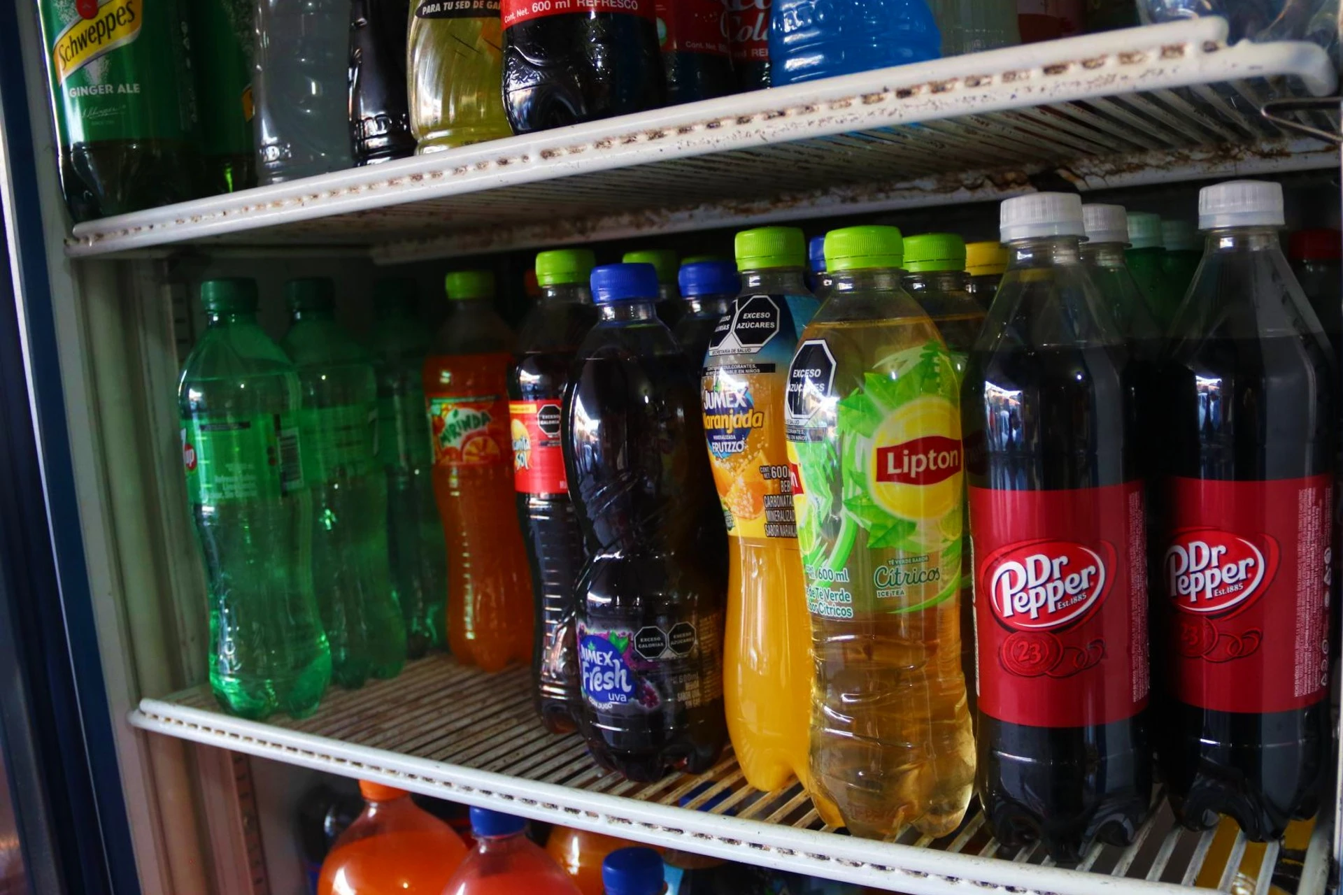 Este Día del Niño protégelos de ingredientes dañinos en sus bebidas; alerta Profeco