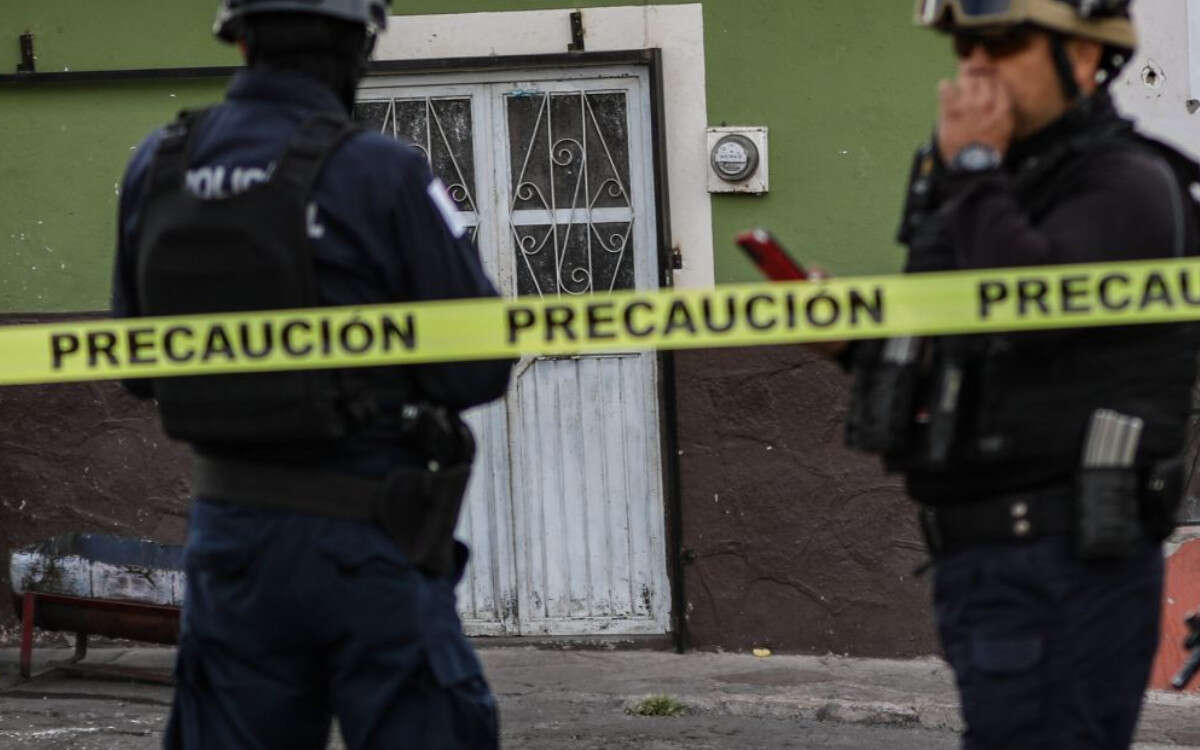 Escoltas balean a presuntos asaltantes en Iztapalapa; uno muerto