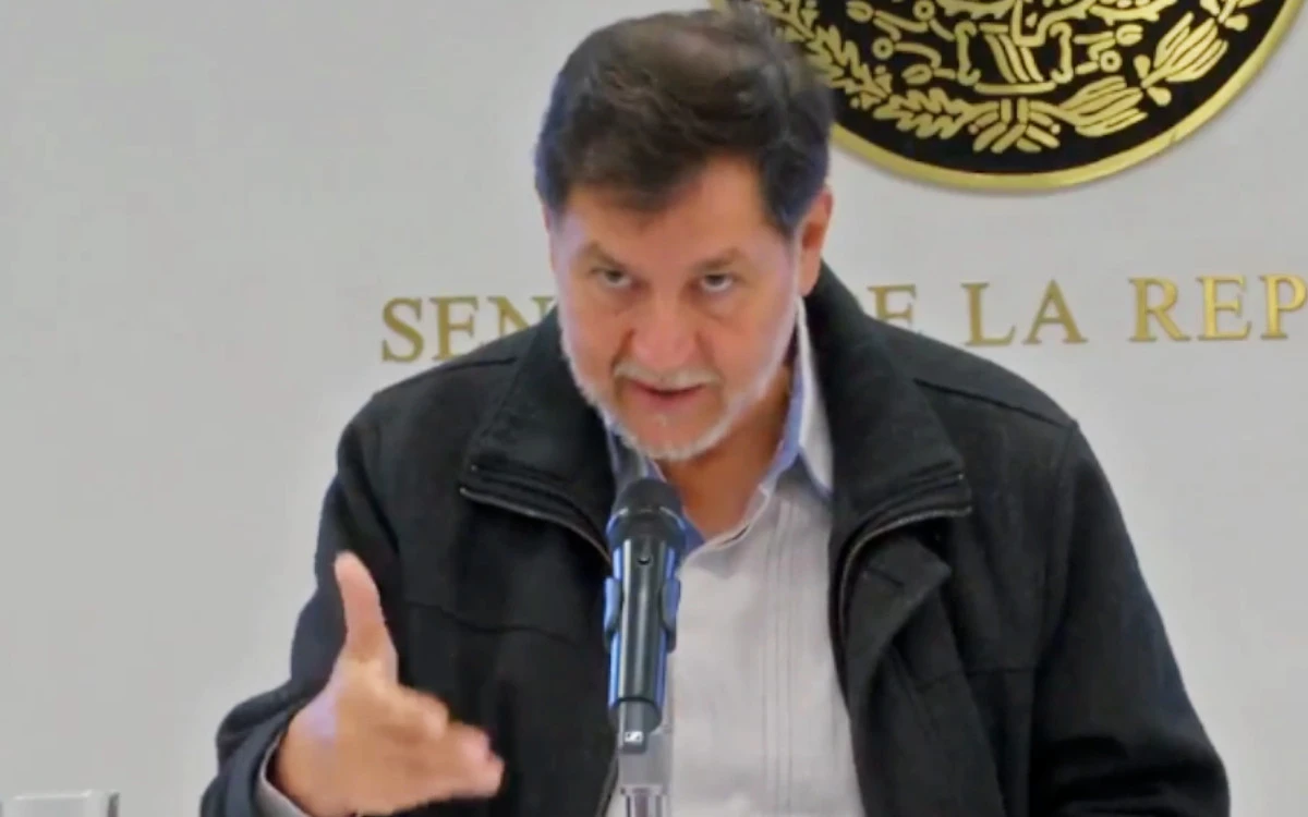 Noroña recibe disculpa pública de ciudadano que lo agredió en el AICM
