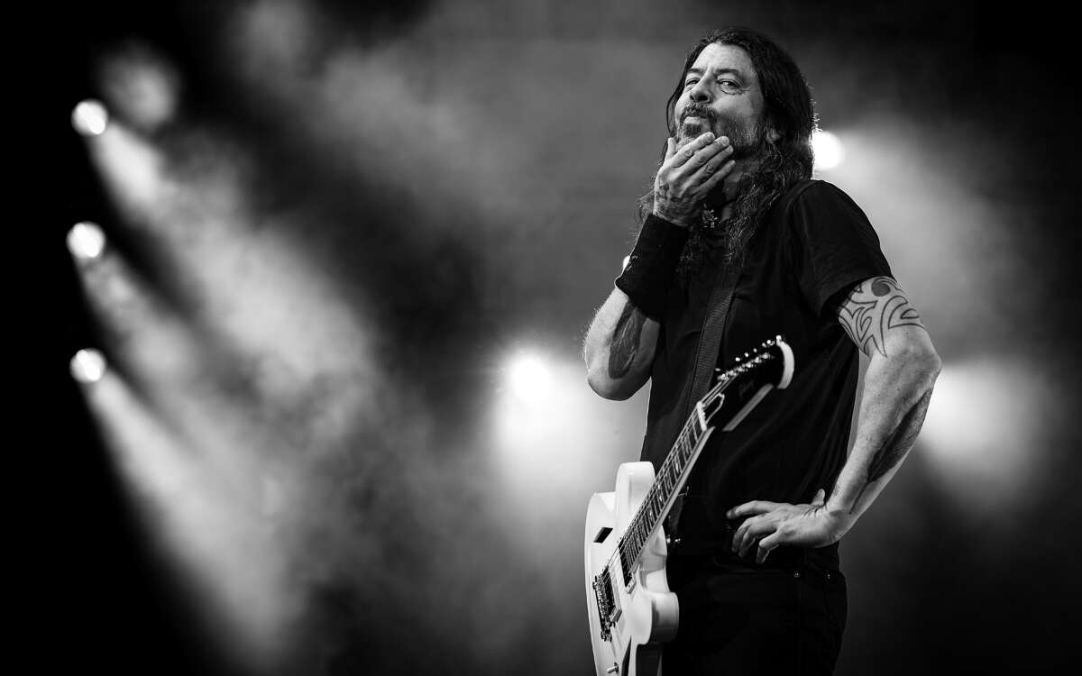 Dave Grohl de Foo Fighters hace público que tiene un hijo fuera de su matrimonio