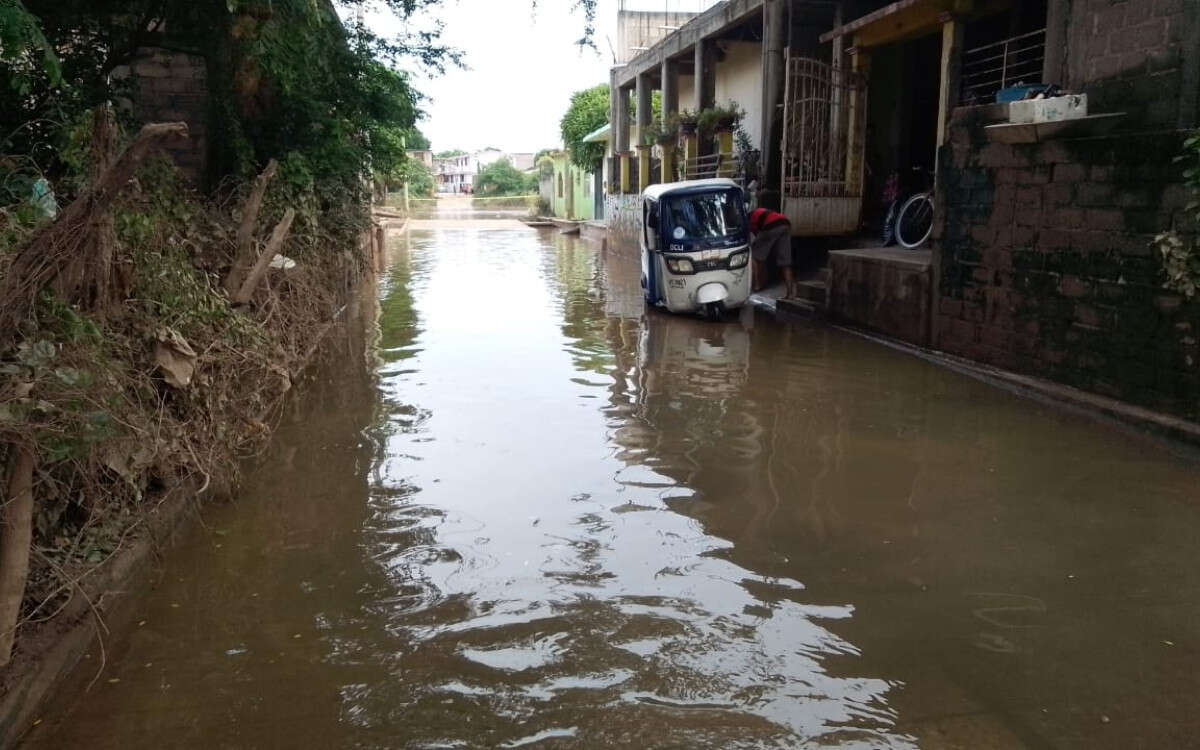 Se desborda por segunda vez río de Los Perros en Juchitán