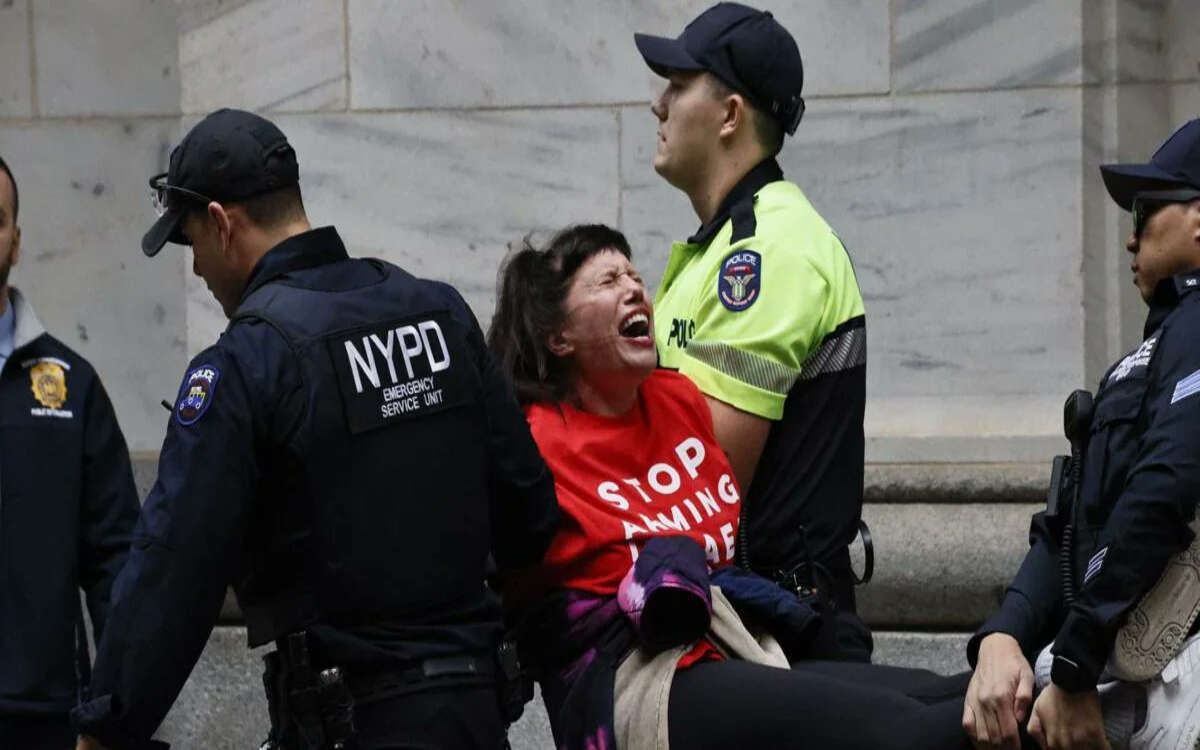 Detienen a más de 200 manifestantes propalestinos frente a Wall Street | Video