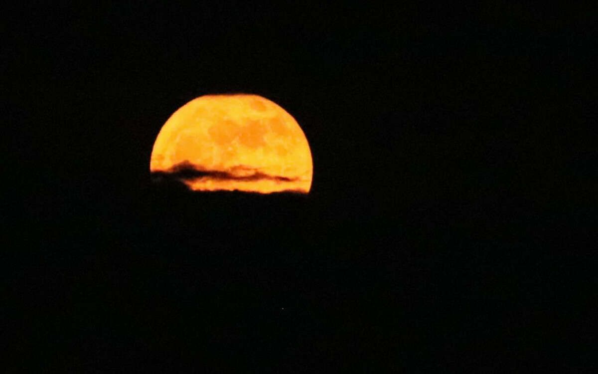 Sal a ver la primera Luna azul de agosto