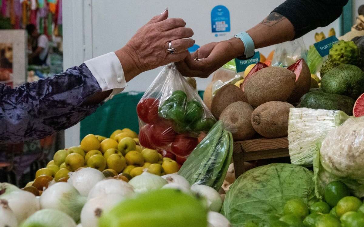 Inflación baja al 4.99% en agosto, logra su primer descenso en cinco meses