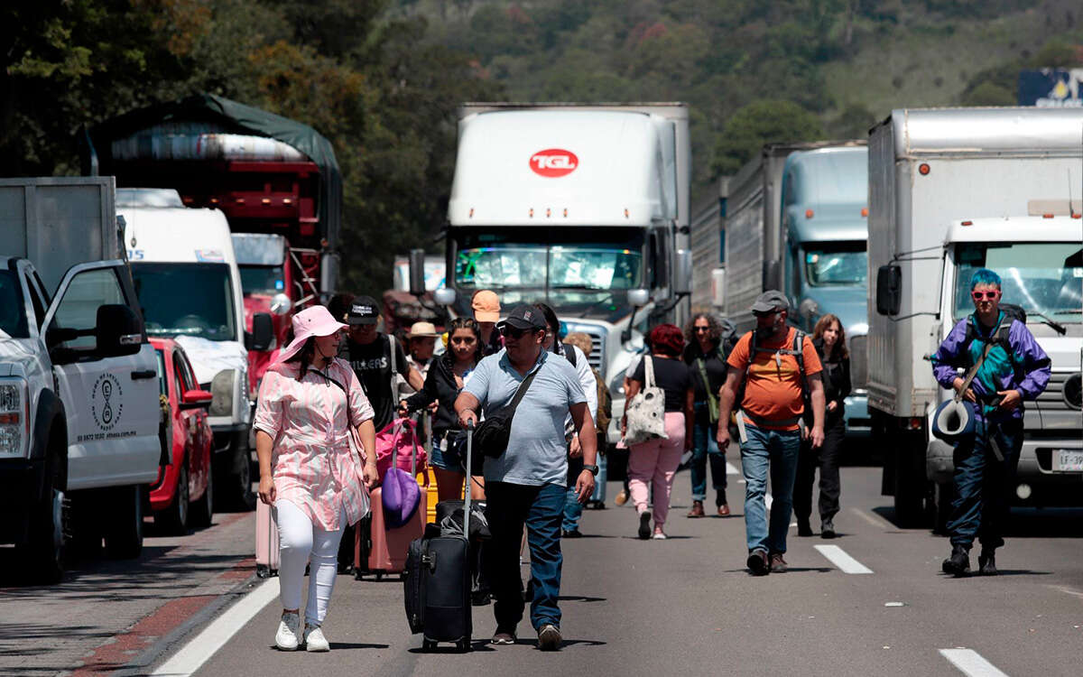 Autopista México-Puebla | Liberan vialidad tras más de 40 hrs de bloqueo