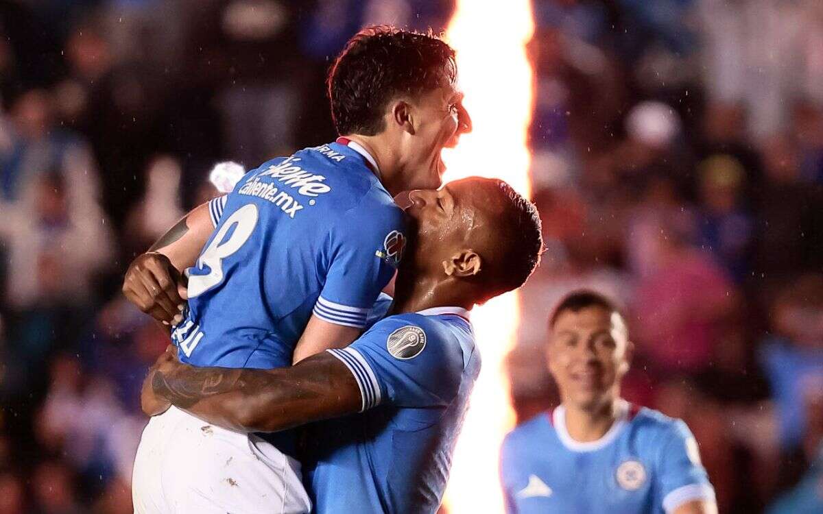 Cruz Azul propina goleada al América en Clásico Joven de la Liga MX