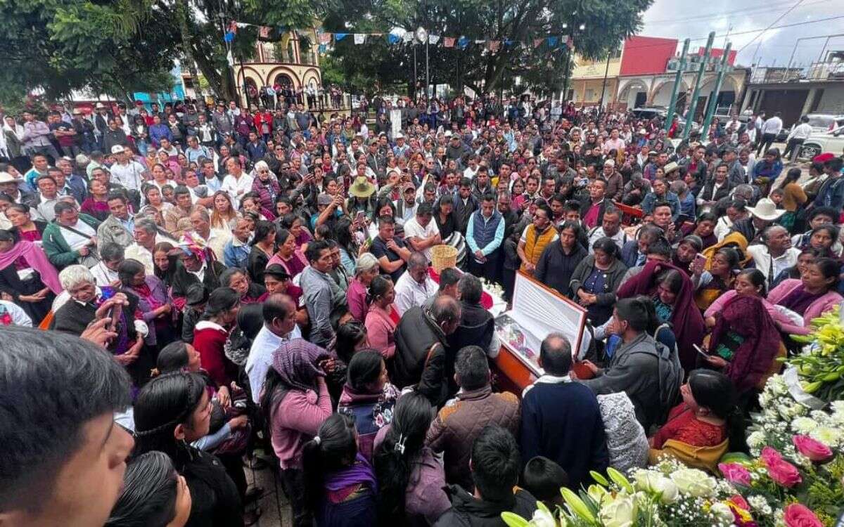 Sacerdote Marcelo Pérez | Realizan misa de cuerpo presente en San Andrés Larraizar