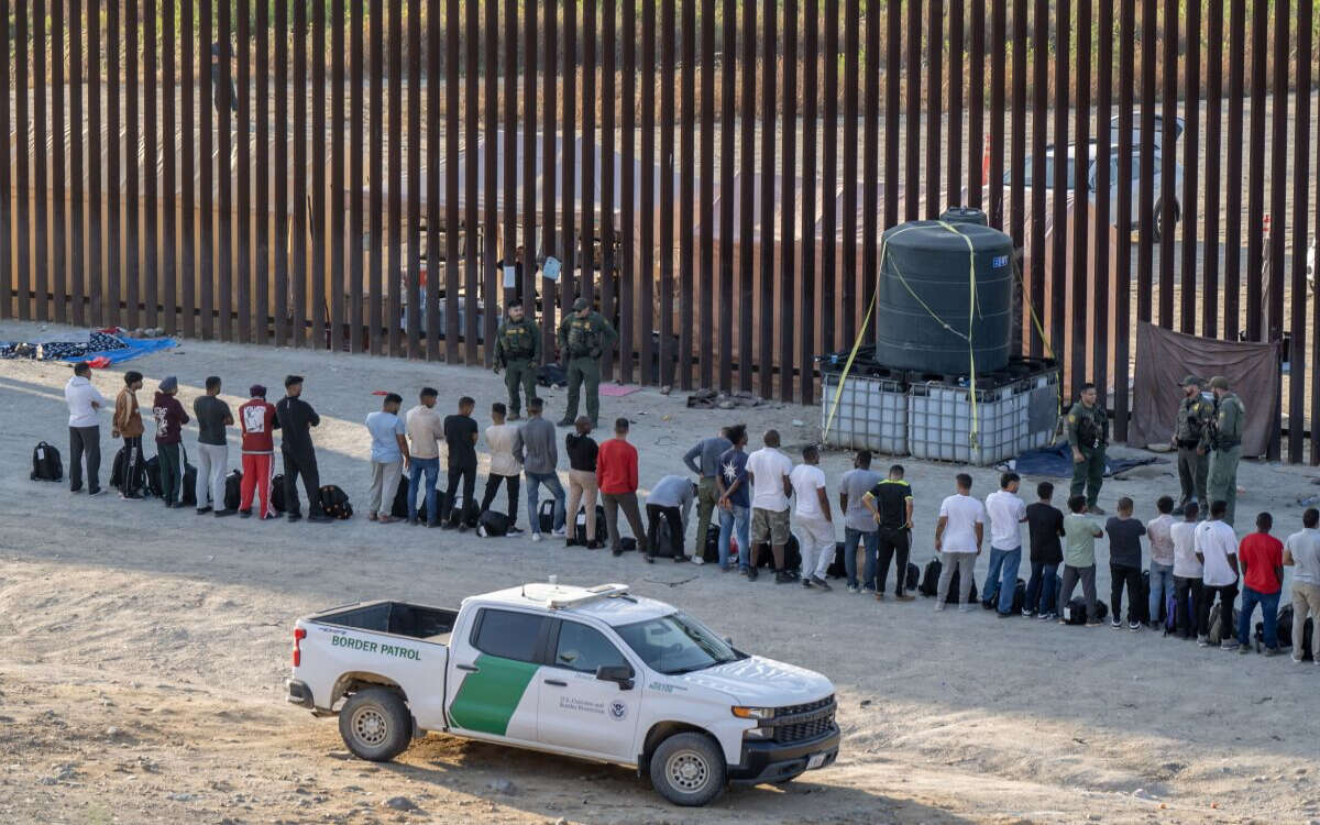 Homan, Miller y Noem, ‘halcones’ antiimigrantes de Trump: Óscar Chacón | Video