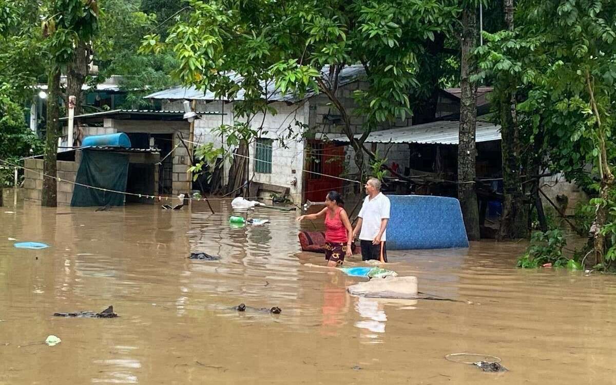 Tormenta tropical ‘Nadine’ causa estragos en tres regiones de Oaxaca