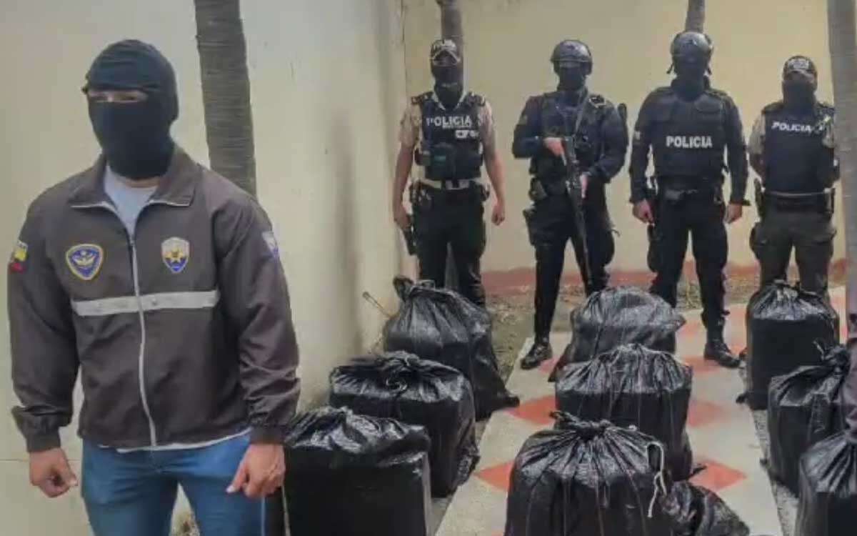 Ecuador asegura cerca de 1.5 toneladas de droga que supuestamente iban a ser enviadas a México