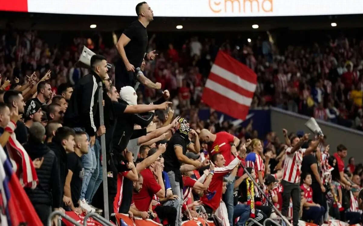 Multa UEFA al Atlético de Madrid por saludos nazis de aficionados