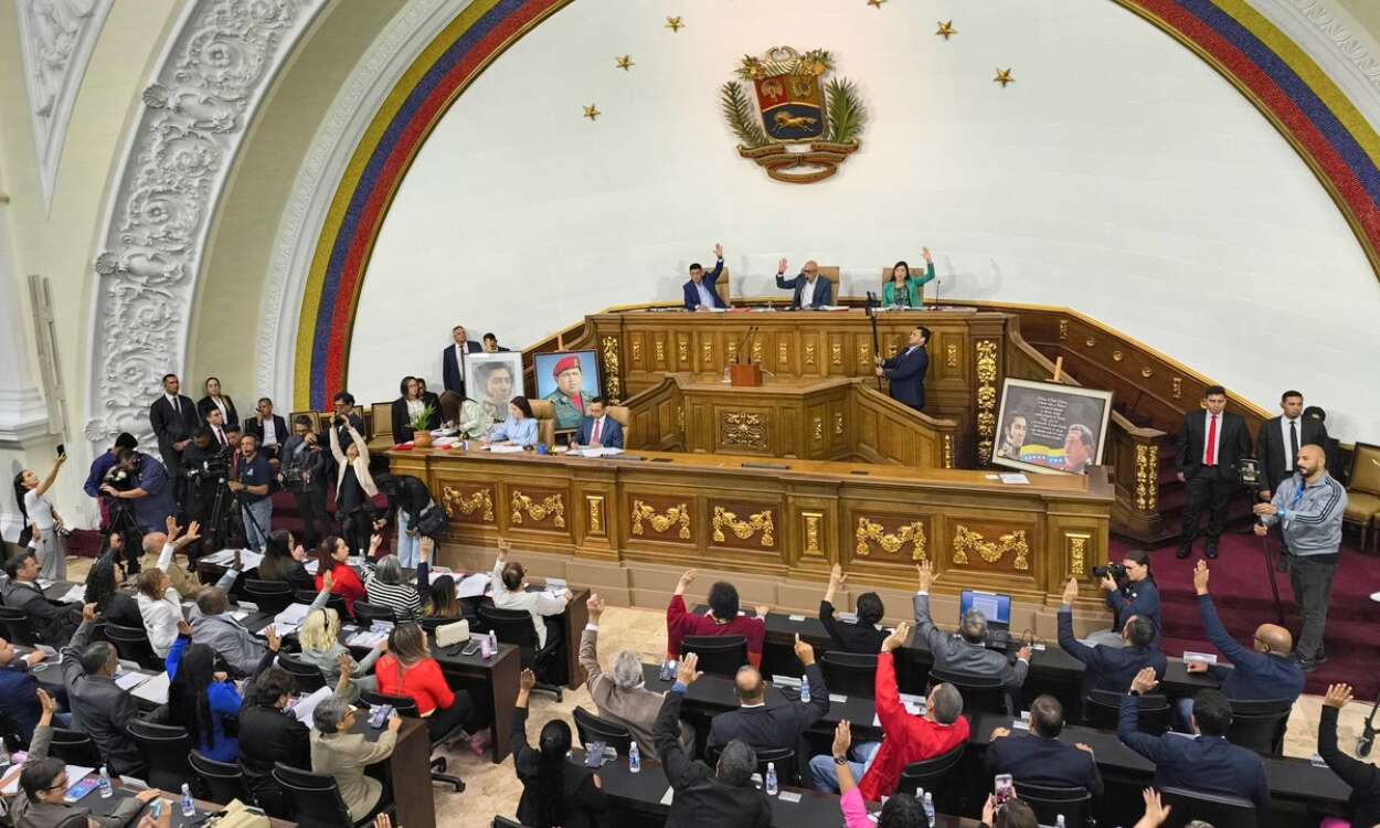 Venezuela aprueba ley para regular y fiscalizar ONG