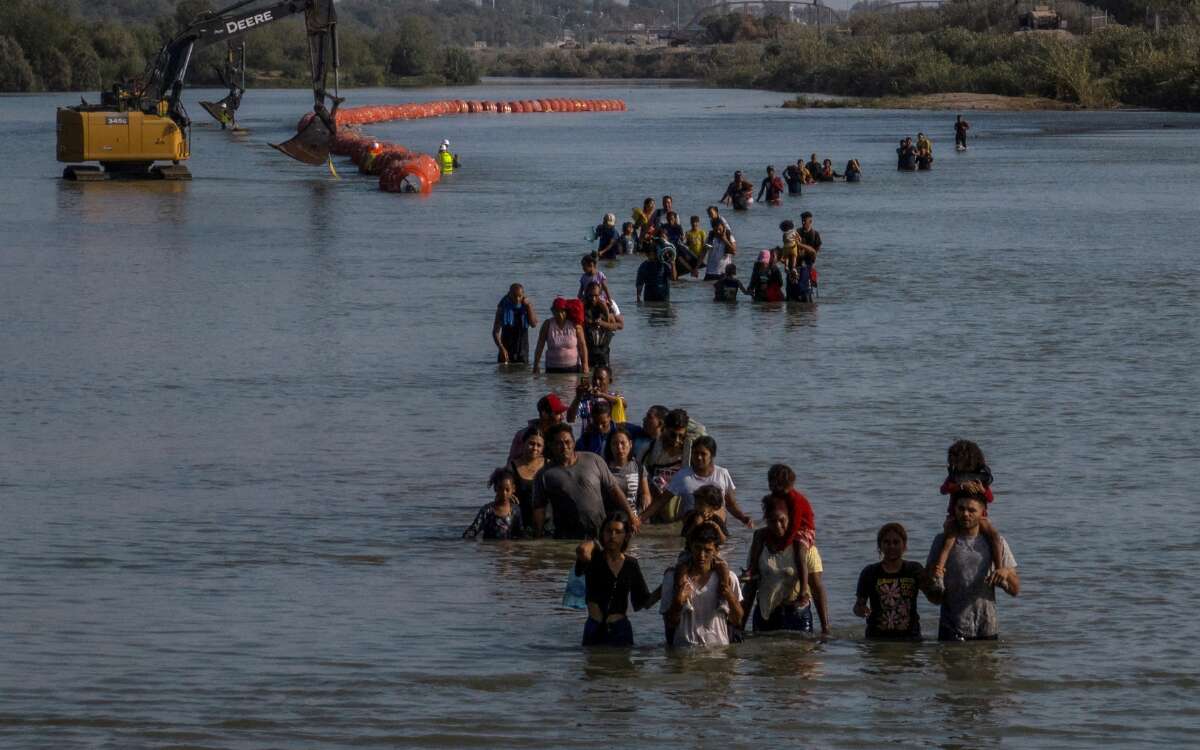 EU estudia liberar a miles de inmigrantes detenidos por falta de fondos: WP