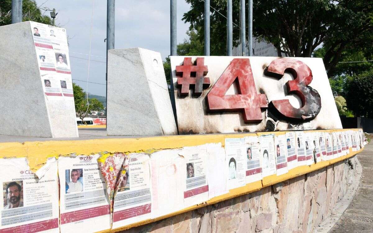 10 años de Ayotzinapa | AI destaca invaluable oportunidad de Sheinbaum para hacer justicia a las familias