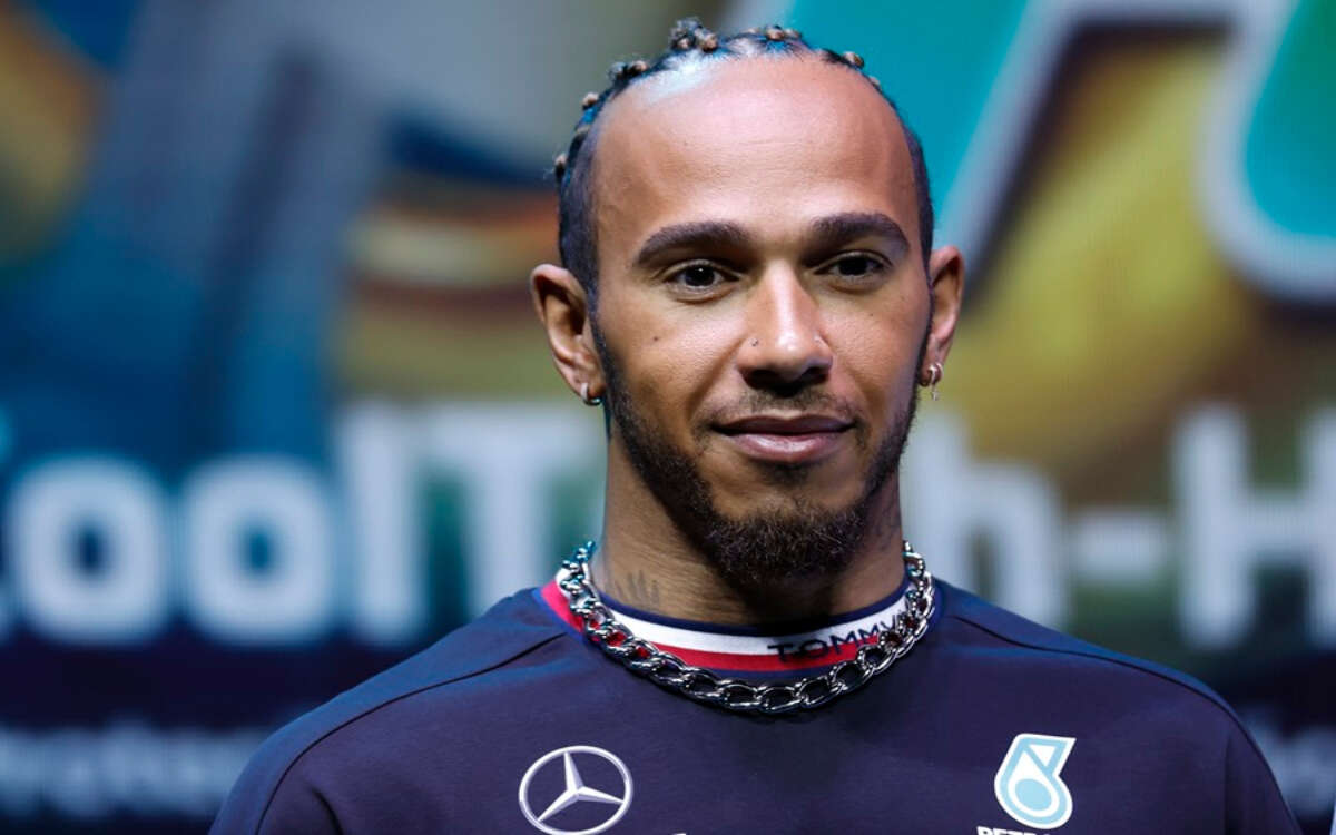 Revela Lewis Hamilton que sufre problemas mentales desde niño