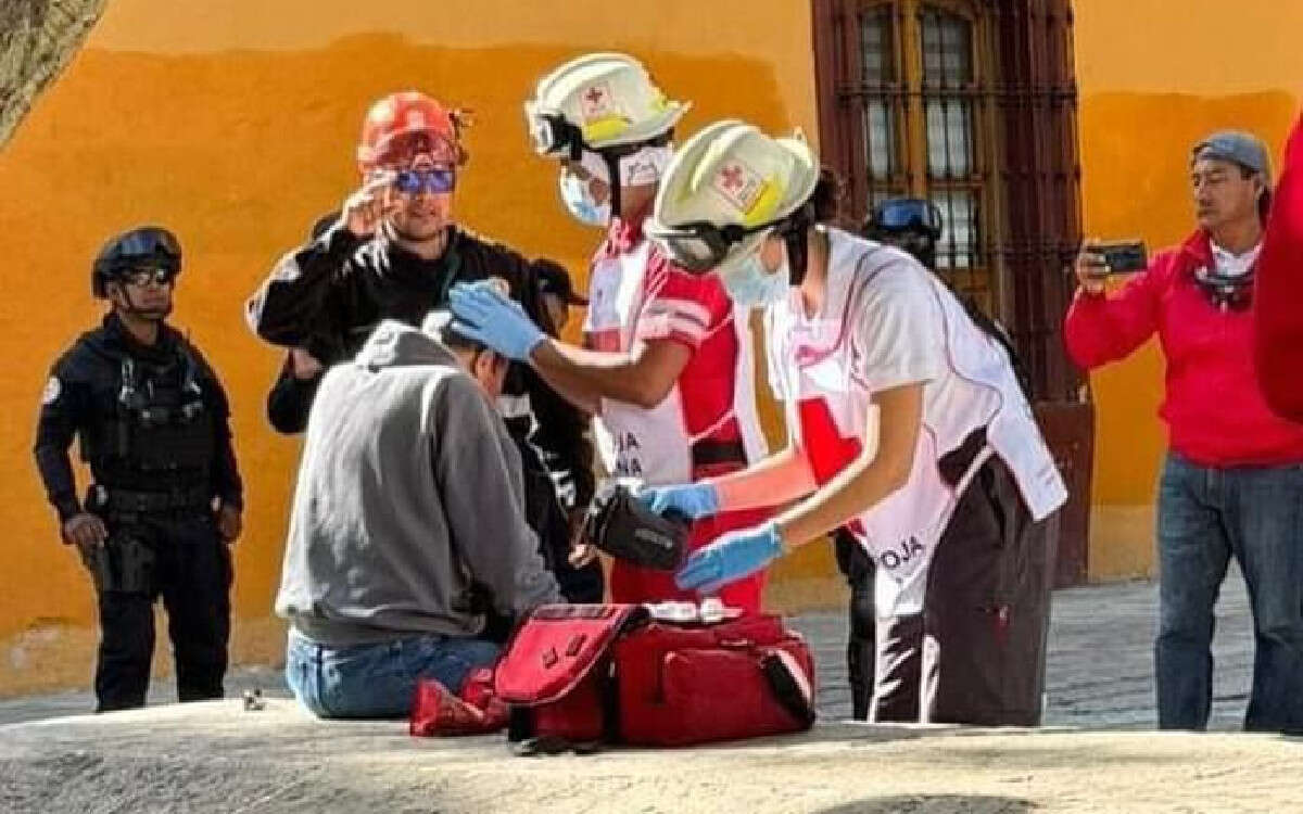 Fue a la Catedral, tembló y le cayó un pedazo de cornisa | Oaxaca