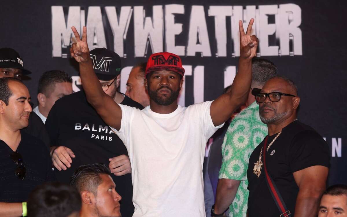 Mayweather no descarta pelear en un futuro con Julio César Chávez