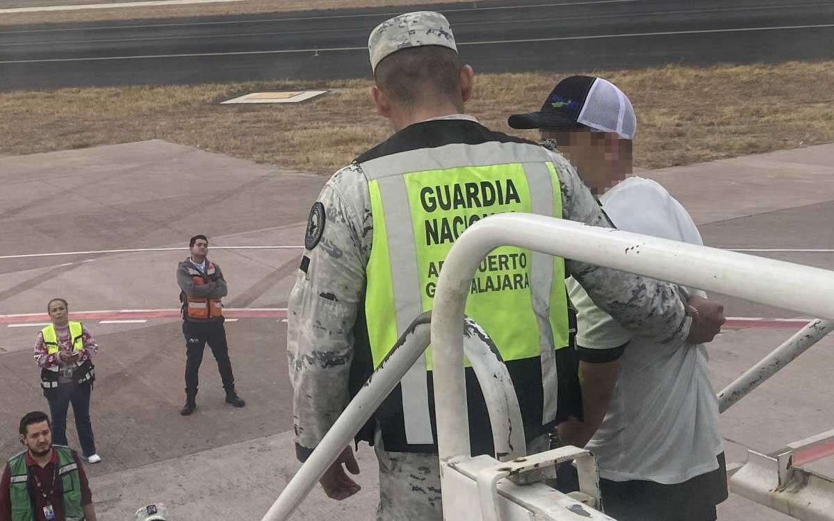 Vinculan a proceso al hombre que intentó desviar un avión de Volaris a EU