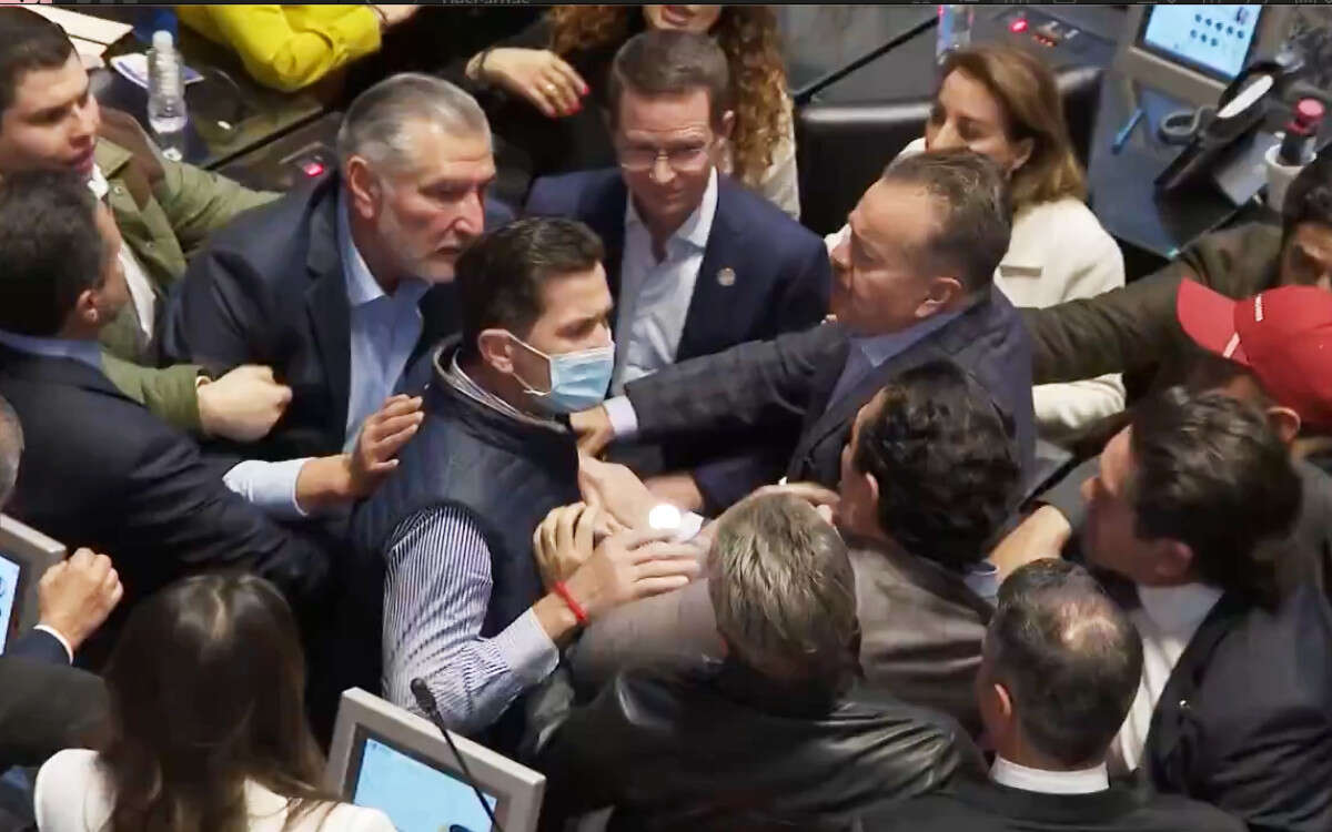 Bronca en el Senado; Adán Augusto desata altercado con panistas