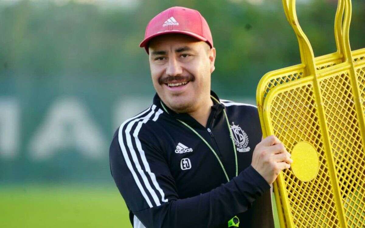 Efraín Juárez, el entrenador mexicano que busca conquistar el futbol colombiano