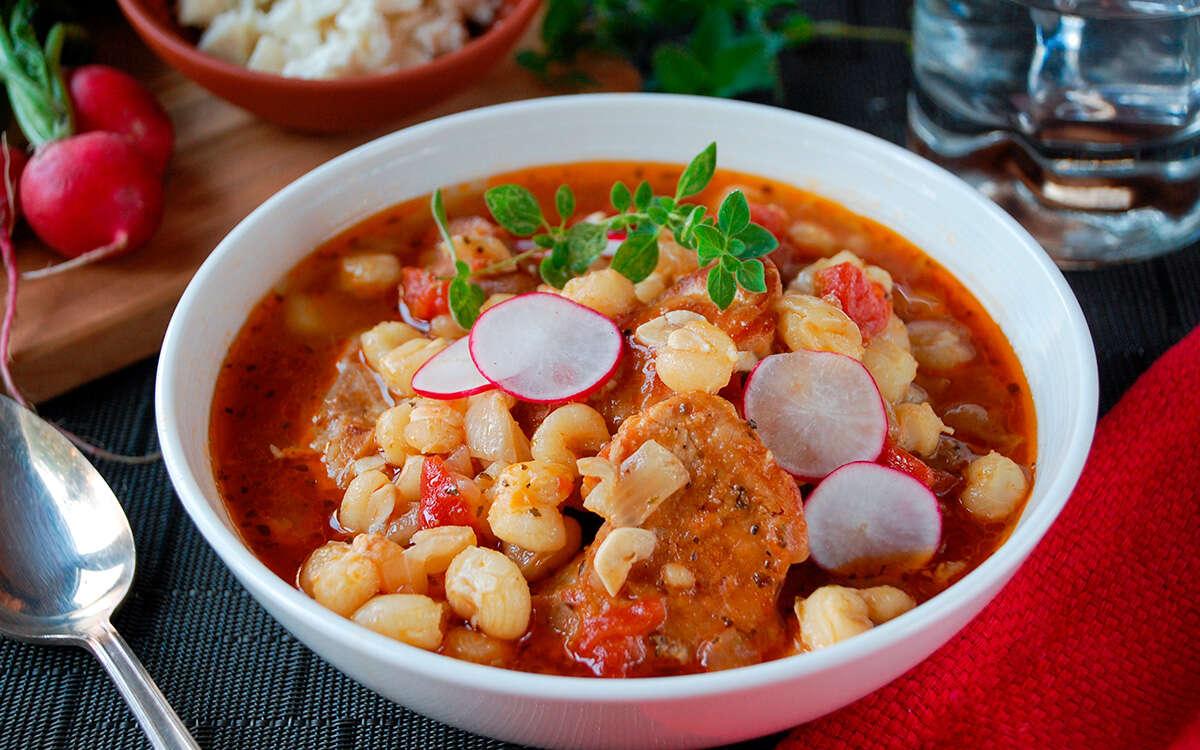 ¿Por qué los mexicanos comen pozole en las Fiestas Patrias?