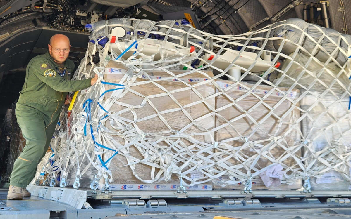 Organiza UE un puente aéreo para llevar ayuda de emergencia a Líbano