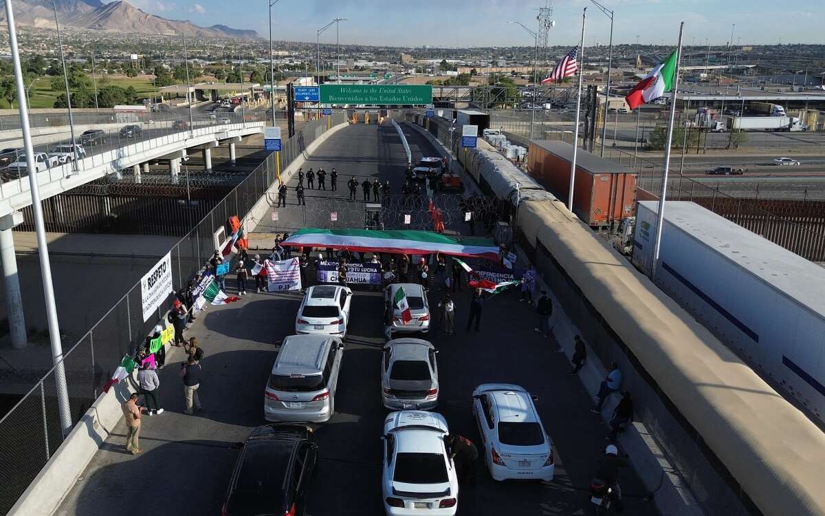 Bloquean importante puente fronterizo en Ciudad Juárez