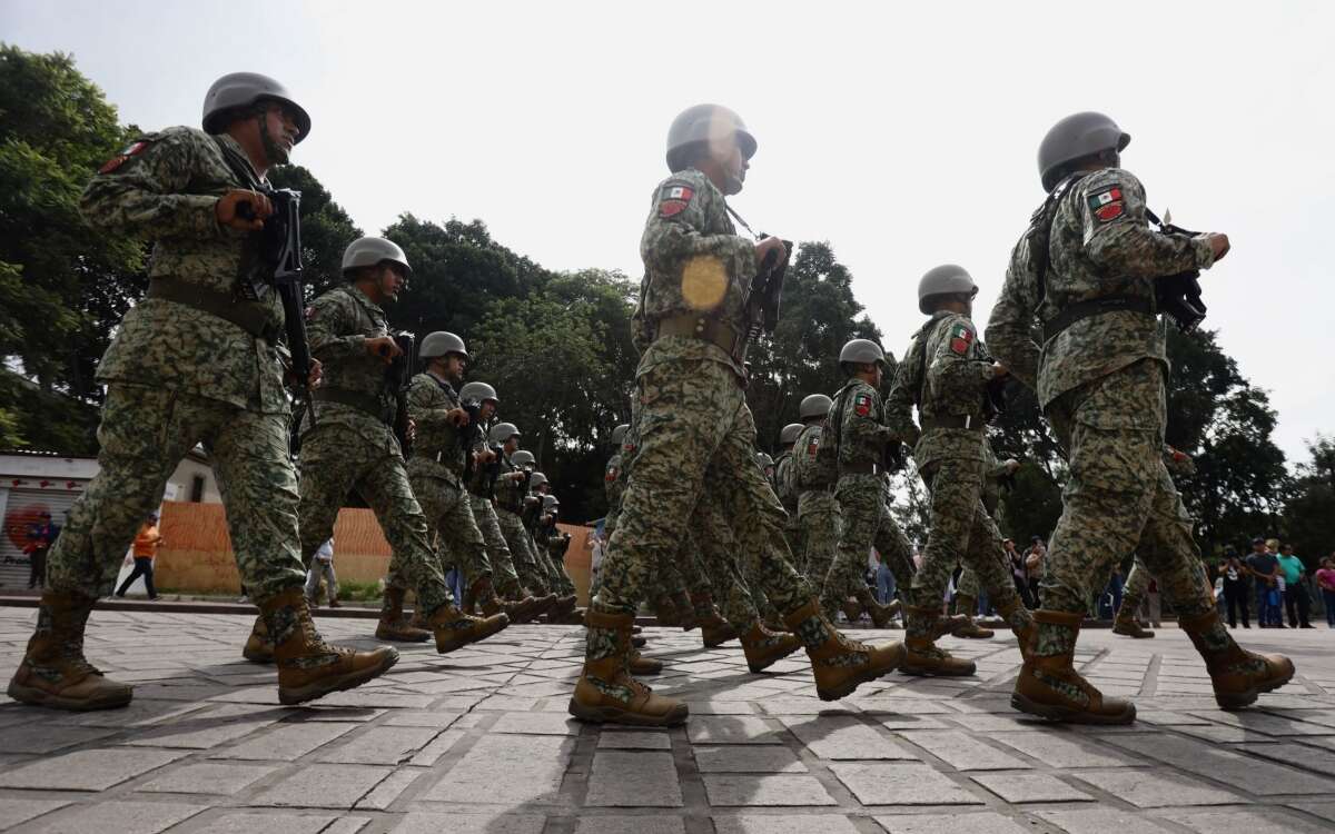 AMLO propone dar impuestos por turismo al Ejército y mayor control de las armas