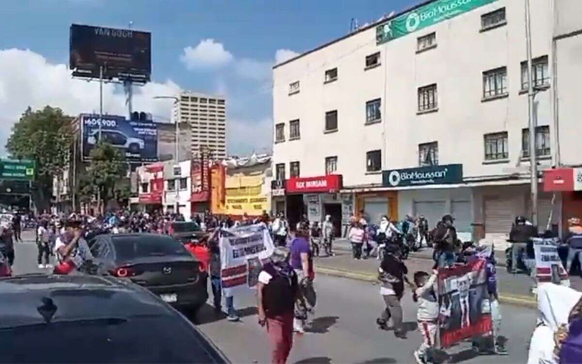 Colectivo ‘Mujeres Unidas’ bloquea Circuito Interior en ambos sentidos