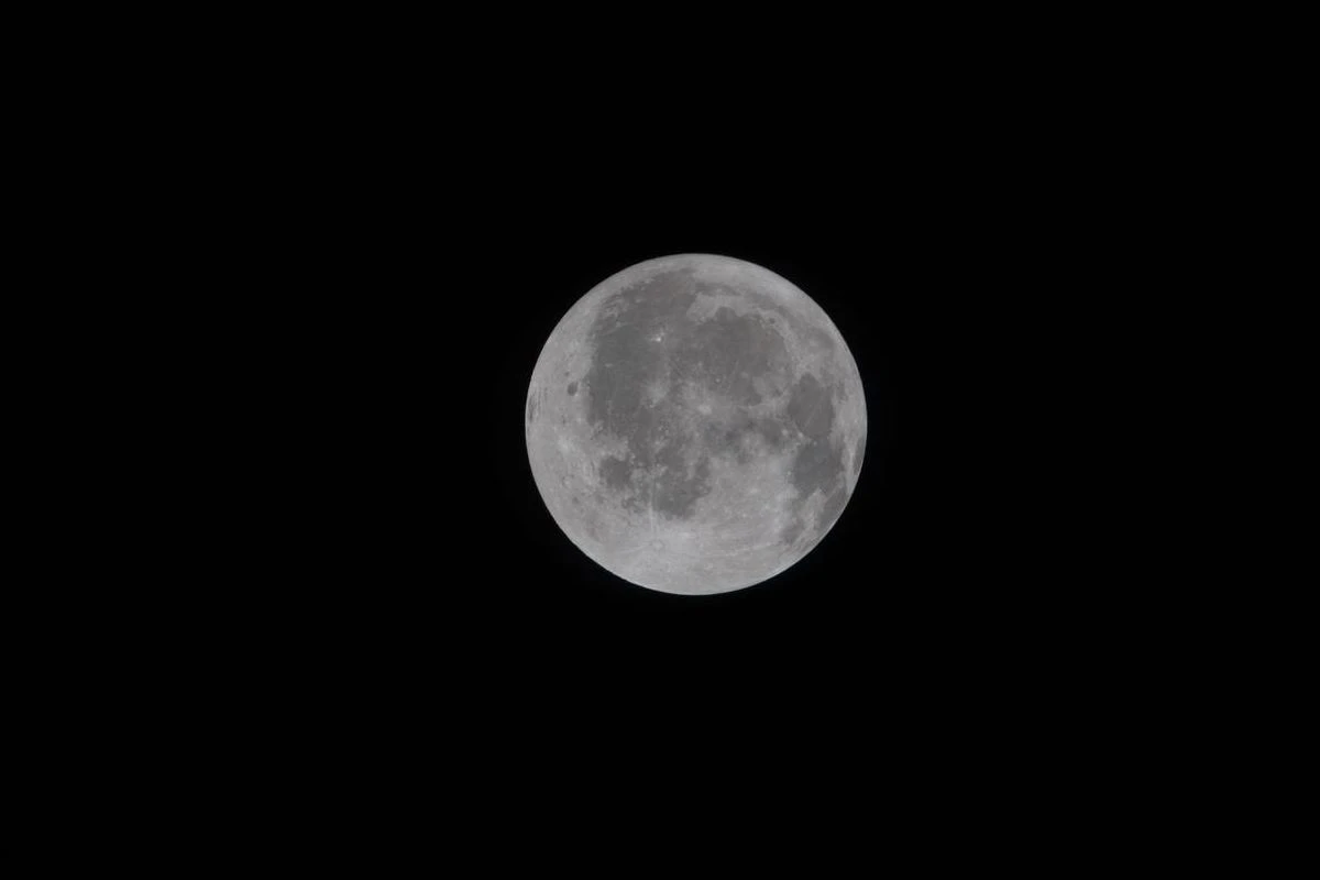 Astronautas de Artemis II logran ver la cara oculta de la Luna
