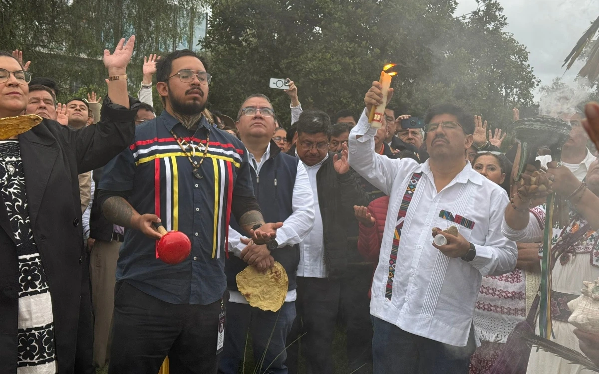 ‘Purifican’ bastones de mando para ministros y ministras en Cuiculco | Ceremonia de Consagración EN VIVO