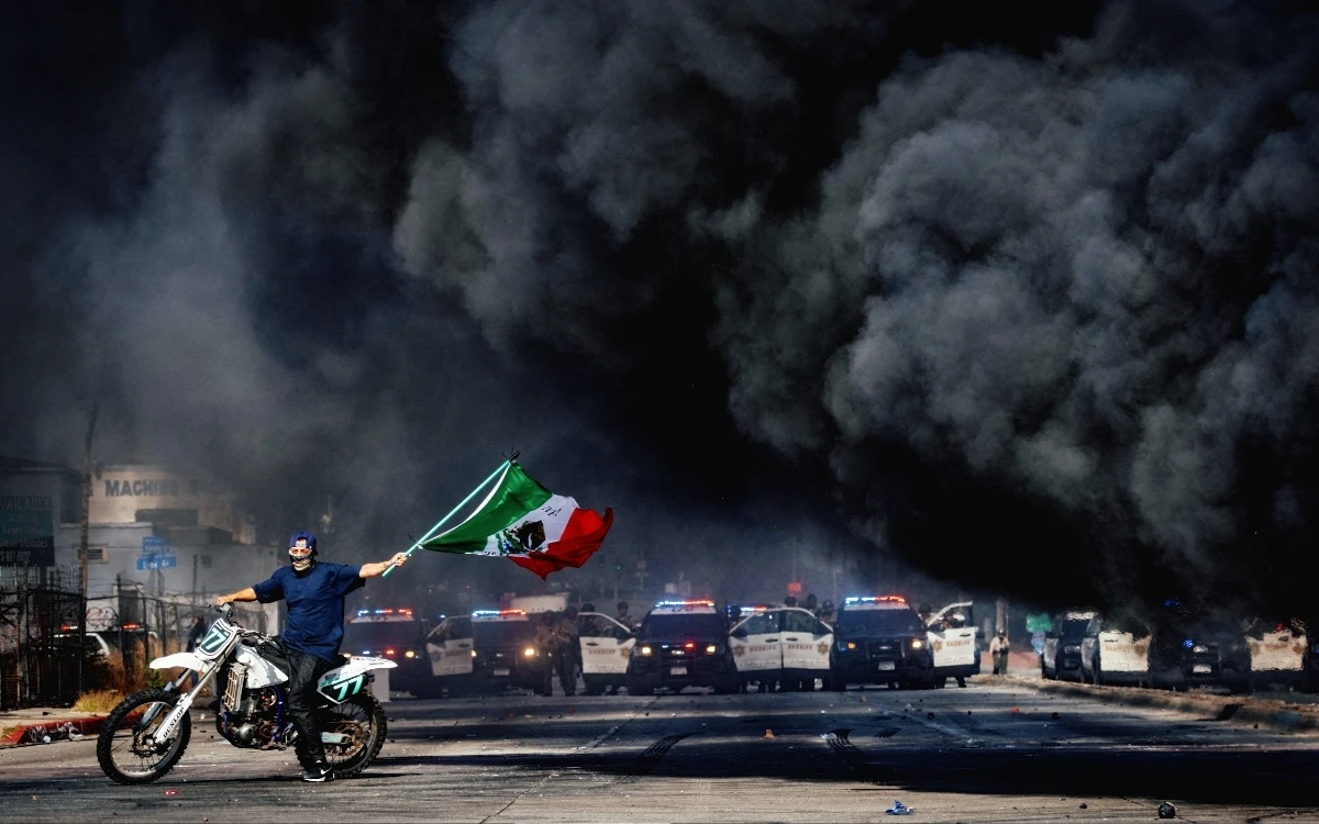 Bandera de México, símbolo de las protestas en Los Ángeles que enoja a la Casa Blanca