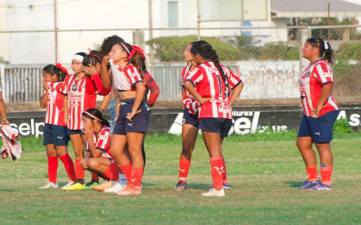 Fallece jugadora de 15 años durante partido de futbol en Michoacán