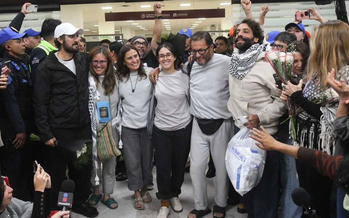 ‘Si ellos lo solicitan, los recibo’: Sheinbaum sobre mexicanos repatriados de Israel